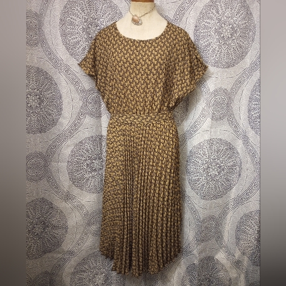 Shein Plus Size A-Line All Over Print Dress with Pleats and Belt Size2XL - Picture 11 of 16